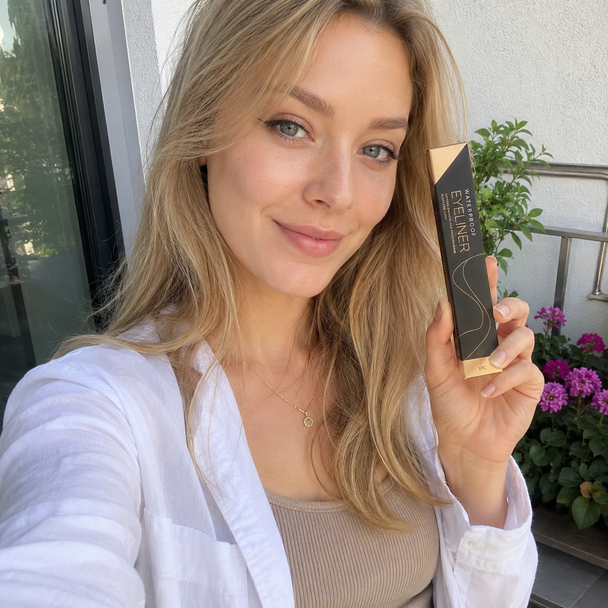 Beauty Britain customer using the featured product