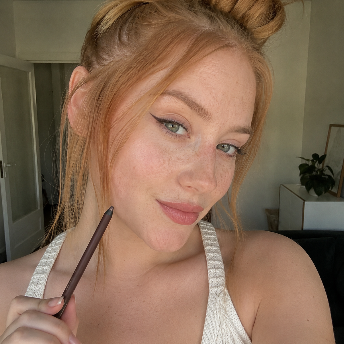 Beauty Britain customer using the featured product