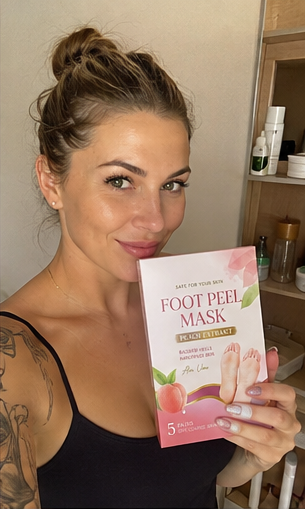 Customer feet before and after Foot Peel Mask